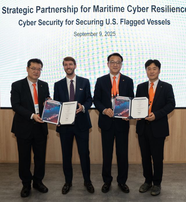 한화 3사와 미국선급협회가 지난 9일(현지시각) 이탈리아 밀라노에서 개최된 가스텍 2025 현장에서 미국 해안경비대의 사이버보안 규정과 미국 기국 선박 요건 대응을 위한 공동연구 추진 협약을 체결했다./한화시스템