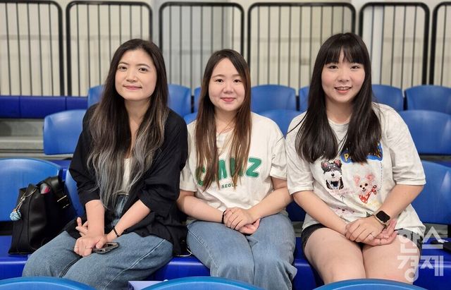 대만 현지 팬 에밀리, 지아, 애니(왼쪽부터)가&nbsp;프로농구 고양 소노의 전지훈련장을 찾았다. /류정호 기자