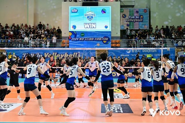 현대건설 선수단이 지난해 컵대회 여자부 우승 직후 둥글게 모여 세리머니하고 있다. /KOVO 제공