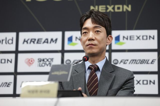 박정무 부사장이 기자회견에서 질문을 듣고 있다. /넥슨 제공