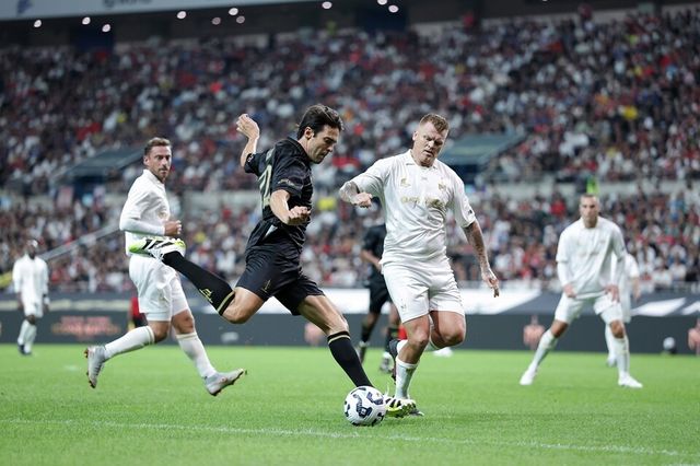 스피어의 카카(왼쪽)가 실드의 리세를 앞에 두고 슈팅을 시도하고 있다. /넥슨 제공