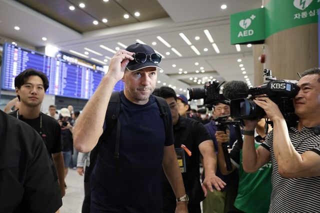 제라드가 12일 인천국제공항을 통해 입국하고 있다. /넥슨 제공