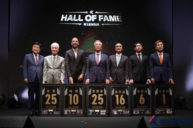 ‘제2회 K리그 명예의 전당’ 헌액자로 선수 부문에 김주성, 김병지, 고(故) 유상철, 데얀, 지도자 부문에 김호 전 수원 삼성 감독, 공헌자 부문에 정몽준 대한축구협회 명예회장이 선정됐다. /한국프로축구연맹 제공