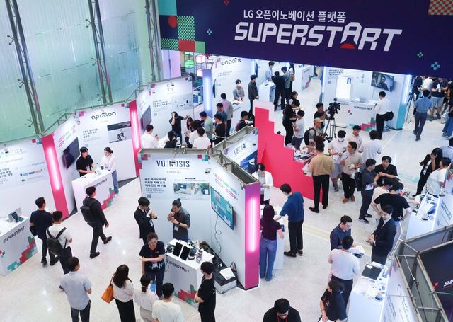 LG는 17일부터 이틀간 마곡 LG사이언스파크에서 스타트업 발굴·육성 행사인 ‘슈퍼스타트 데이 2025’를 개최한다. 사진은 '슈퍼스타트 데이 2024' 행사장 모습./LG