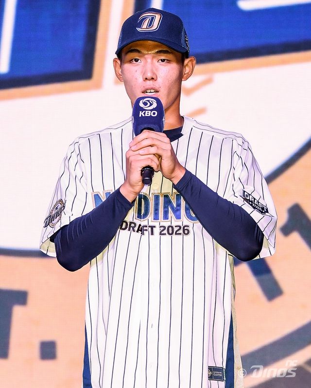 신재인이 전체 2순위 지명 후 소감을 말하고 있다. /NC 다이노스 제공