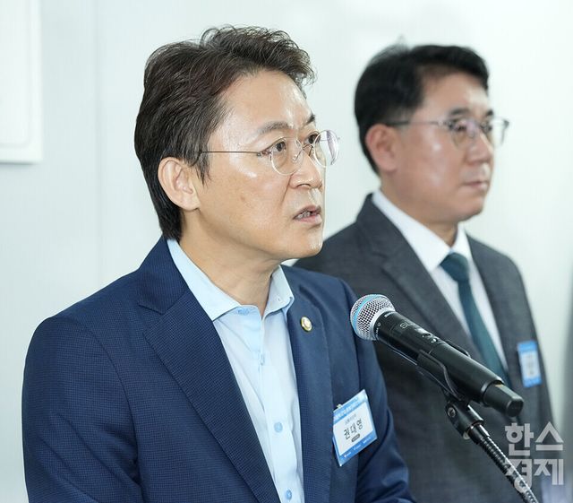 권대영 금융위원회 부위원장이 예금보호한도 1억원 시행 첫 날을 맞아 금융사의 책임감 있는 행동을 강조했다. /한스경제 DB