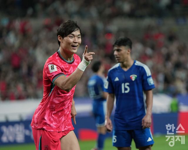 대한민국 오현규가 10일 오후 서울월드컵경기장에서 열린 2026 FIFA 북중미 월드컵 아시아 3차 예선 B조 10차전 쿠웨이트와의 경기 후반전, 세번째 골을 넣고 세리머니를 하고 있다. /상암=최대성 기자