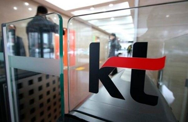 KT&nbsp;무단 소액결제 피해가 기존 알려진 지역 외 서울 서초·동작구와 일산 등에서도 발생한 것으로 뒤늦게 파악됐다./연합뉴스