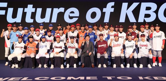 2025 KBO 신인 드래프트에서 각 구단 지명을 받은 선수들./연합뉴스