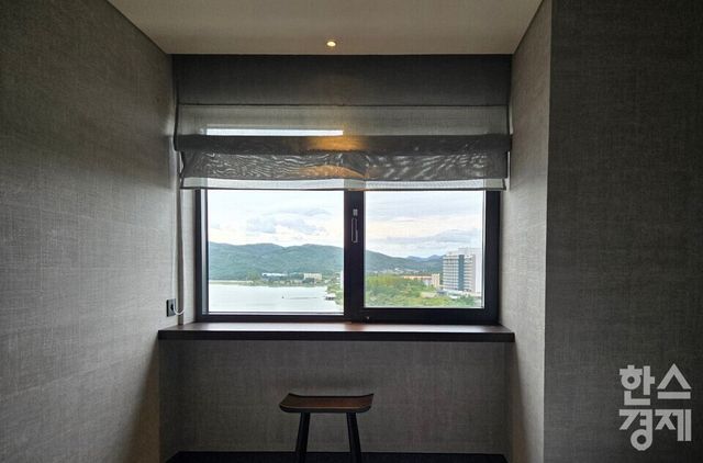 소노캄 경주 일부 객실 내 '사색의 창' 공간. /박종민 기자