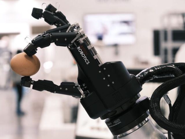 에이딘로보틱스는 '프린지 이펙트'를 접목한 독자적인 정전용량 방식의 힘센싱 기술로 가격 경쟁력까지 확보했다./에이딘로보틱스