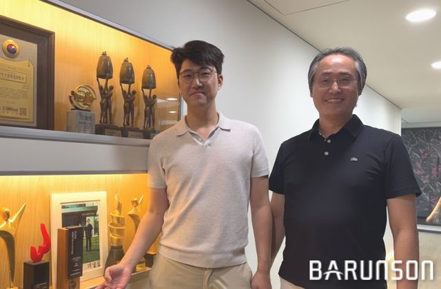 바른손 강신범 대표(오른쪽)와 스토리 이승윤 대표./바른손