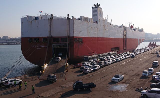 인천항에서 선적 중인 수출용 중고차./인천항만공사 