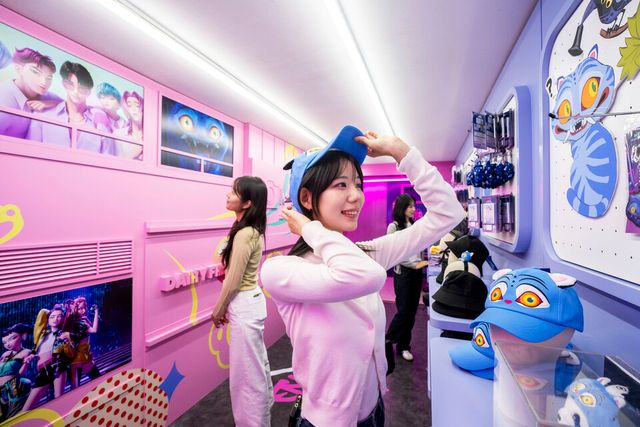 26일 오픈한 에버랜드 케이팝 데몬 헌터스 테마존 굿즈숍. /에버랜드 제공