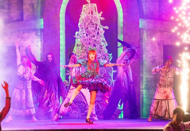 블러드시티에서 펼쳐지는 크레이지 좀비헌트 공연. /에버랜드 제공