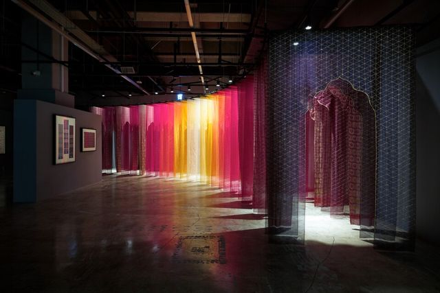 《현대 트랜스로컬 시리즈: 엮음과 짜임》 전시 전경./ 사진: 김우일, 청주공예비엔날레조직위원회 제공