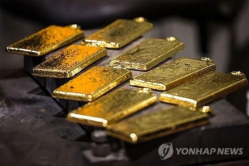 국제 금값이 연일 사상 최고치를 경신하면서 국내 금융시장에서도 금 관련 상장지수펀드(ETF)에 자금이 빠르게 몰리고 있다. /사진=연합뉴스