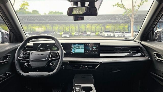 KG모빌리티 '액티언 하이브리드'의 실내./ 곽호준 기자