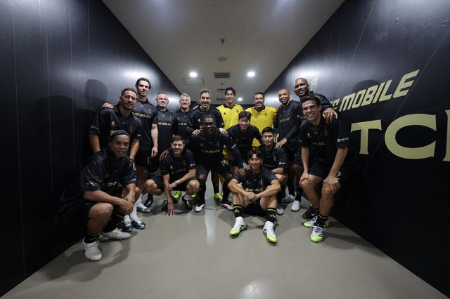 'FC 스피어' 팀 라커룸 단체 사진./넥슨