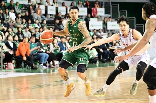원주 DB 이선 알바노(왼쪽). /KBL 제공