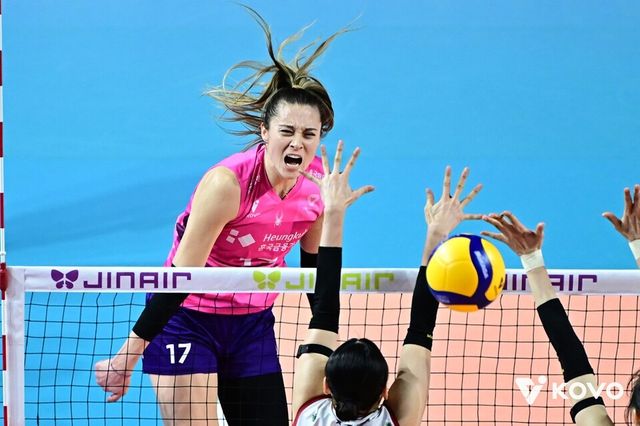 레베카가 스파이크를 시도하고 있다. /한국배구연맹 제공