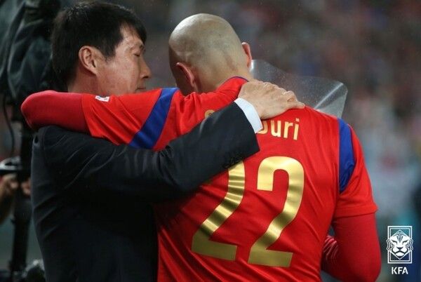 차범근(왼쪽)-차두리 부자. /대한축구협회 제공