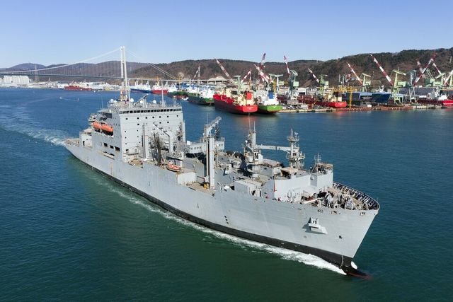 지난 6일 울산 HD현대중공업 부두에서 HD현대중공업의 미 해군 함정 MRO 첫 수주 선박인 ‘앨런 셰퍼드’함이 MRO를 마치고 출항하고 있다./HD현대