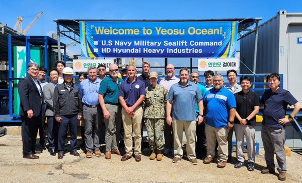 미국 해군 해상수송사령부 소속 조사관 일행과 HD현대중공업 관계자들이 지난해 8월 여수에 위치한 수리조선소 ‘여수해양’을 방문해 유지·보수·정비(MRO) 사업 수행 가능성을 사전 점검했다./여수해양