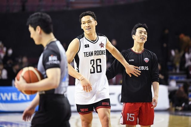 에디 다니엘(왼쪽)과 김건하. /KBL 제공