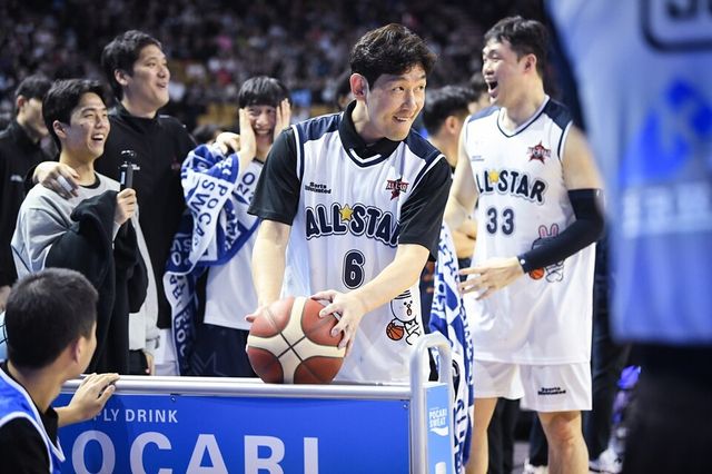 양동근 감독이 3점슛을 시도하고 있다. /KBL 제공