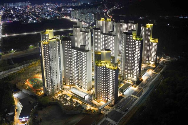 광양 푸르지오 센터파크 점등식 모습(드론 촬영)./대우건설