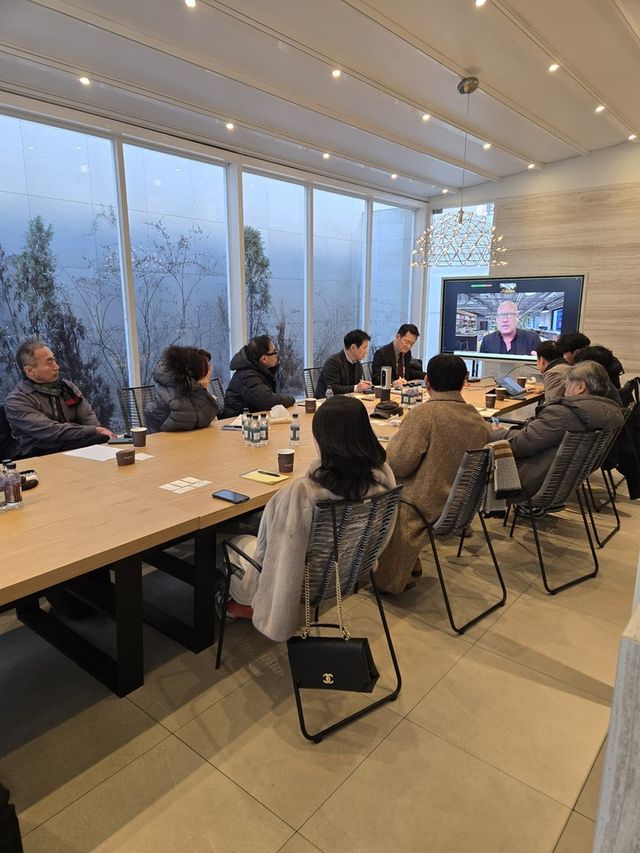 20일 대치동 '써밋 갤러리'에서 대우건설, 한남2 조합, 저드, 나우동인 관계자들이 회의를 진행하고 있다./대우건설