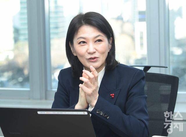 박지영 스포츠윤리센터 이사장이 20일 오전 서울 마포구 스포츠윤리센터에서 본지 김성진 스포츠레저부장과 인터뷰를 하고 있다. /이호형 기자 leemario@sporbiz.co.kr 2026.01.20