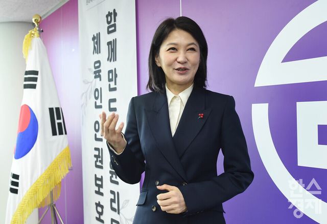 박지영 스포츠윤리센터 이사장이 20일 오전 서울 마포구 스포츠윤리센터에서 본지 김성진 스포츠레저부장과 인터뷰를 하고 있다. /이호형 기자 leemario@sporbiz.co.kr 2026.01.20