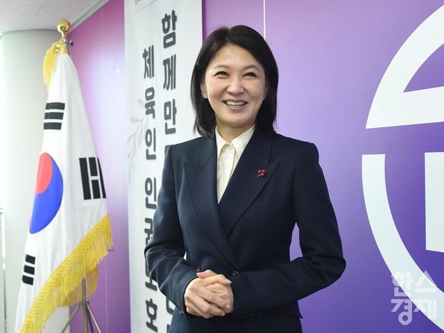 박지영 스포츠윤리센터 이사장이 20일 오전 서울 마포구 스포츠윤리센터에서 본지 김성진 스포츠레저부장과 인터뷰를 하고 있다. /이호형 기자 leemario@sporbiz.co.kr 2026.01.20