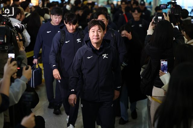 류지현 감독이 이끄는 야구 대표팀이 9일 인천국제공항에서 사이판으로 출국하고 있다. /연합뉴스
