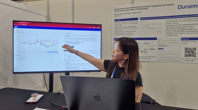 박희수 두나무 머신러닝팀 연구원이 AAAI 2026에서 연구 성과를 발표 하고 있다. /두나무