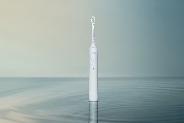 소닉케어가 ‘뉴 소닉케어 3100’과 ‘뉴 소닉케어 2100’을 출시해 입문용 음파전동칫솔 라인업을 강화한다./필립스코리아