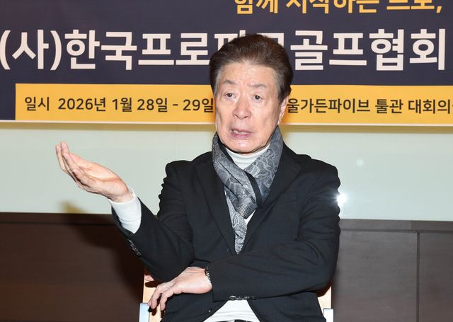 이정길 한국프로파크골프협회 회장이 28일 서울 송파구 가든파이브툴에서 본지와 인터뷰를 하고 있다. /이호형 기자