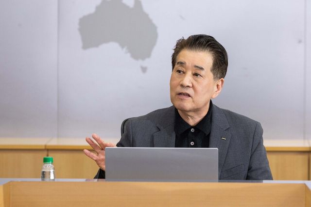 장인화 포스코그룹 회장이 지난해 3월 열린 그룹 기술전략회의를 주재하고 있다./포스코홀딩스