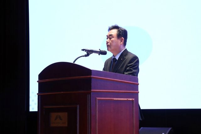 최철규 강원랜드 대표이사 직무대행이 신년사를 하고 있다. /강원랜드 제공