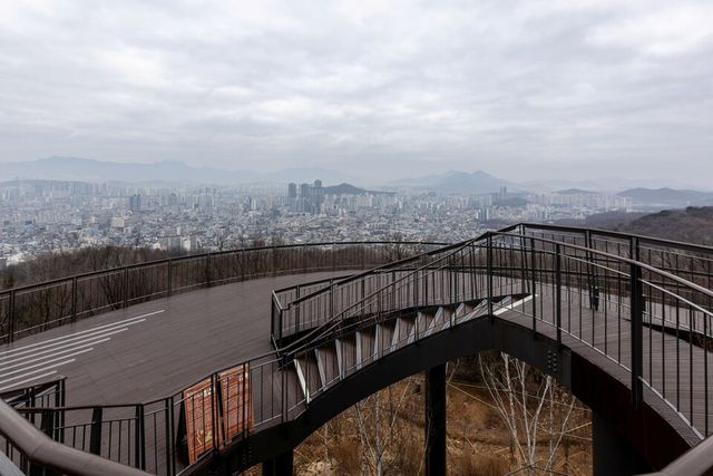 용마산 스카이워크 모습. /서울관광재단 제공