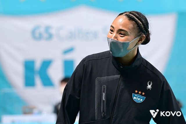 레이나가 IBK기업은행전을 앞두고 몸을 풀고 있다. /한국배구연맹 제공