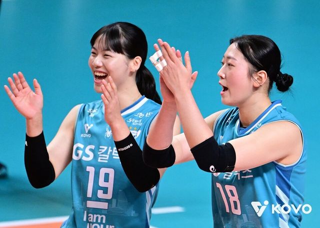 권민지(왼쪽)와 유서연. /한국배구연맹 제공