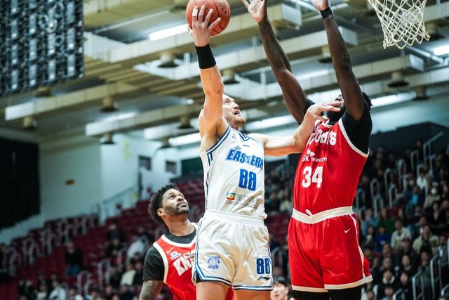 프로농구 서울 SK가 연장 혈투 끝에 동아시아슈퍼리그(EASL) 조별리그에서 뼈아픈 역전패를 당하며 6강 진출 확정을 다음 기회로 미뤘다. /EASL 제공