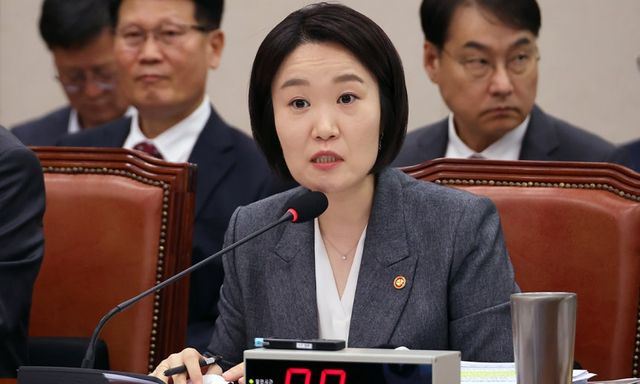 이소영 중소벤처기업부 장관이 7일 국회에서 열린 산업통상자원중소벤처기업위원회 국정감사에 출석해 의원 질의에 답하고 있다. /연합뉴스