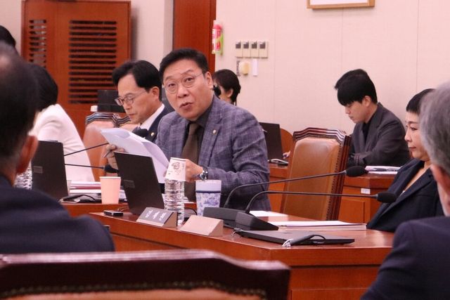  정연욱 국민의힘 의원이 스포츠 승부예측 게임에서 게임머니를 현금으로 바꾸는 불법 환전 행위에 대해 지적했다 .정연욱 의원실