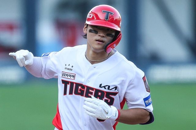 김도영이 준PO 1차전 2점 홈런 직후 기뻐하고 있다. KIA 타이거즈 제공