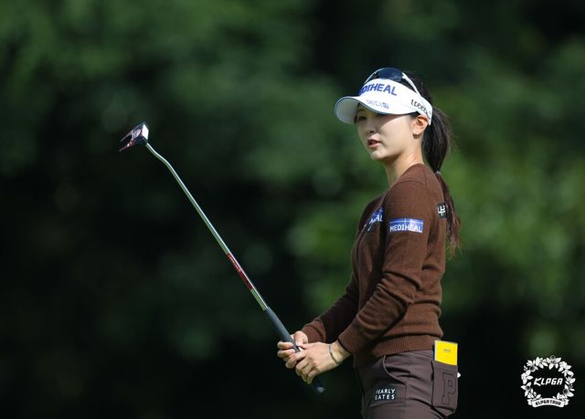 이예원이 퍼트를 하려 하고 있다. KLPGA 제공