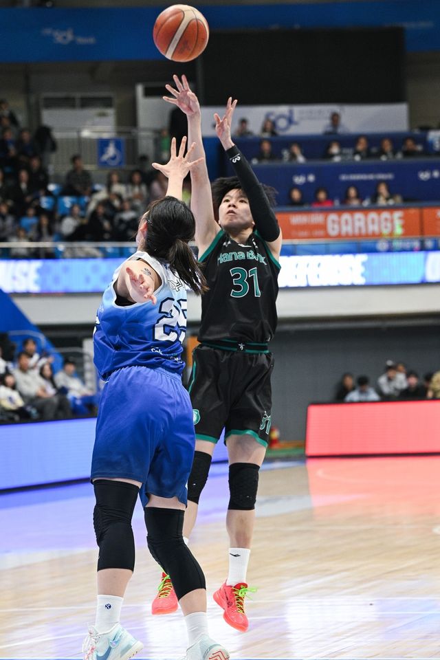 하나은행 진안(오른쪽). /WKBL 제공